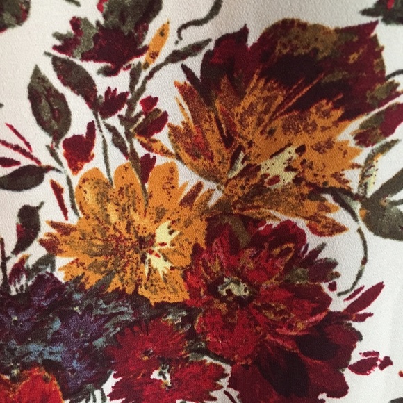 Ruffle Sleeve Floral Shirt Size L. - Picture 3 of 5